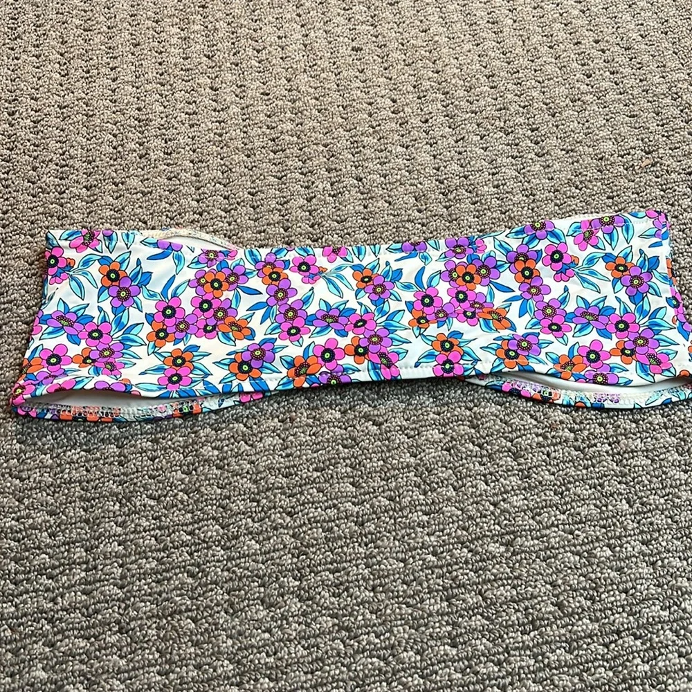 NWOT Frankie’s Bikini Floral Patterned Strapless Bandeau Ruched Bikini Swim Top